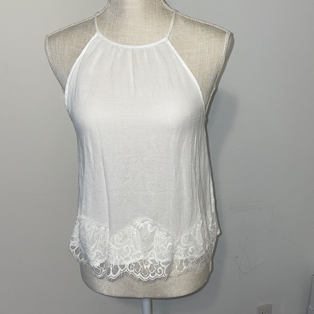 White sleeveless lace shirt